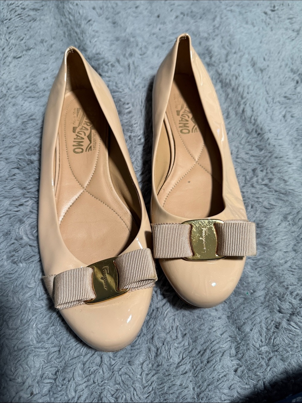 Salvatore Ferragamo Beige Patent Leather Vara Bow Flats